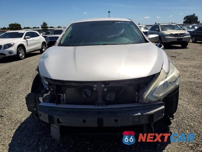 Piąte zdjęcie samochodu w środku: 2016 NISSAN ALTIMA 2.5 S VIN:1N4AL3AP9GN355860 - miniatura