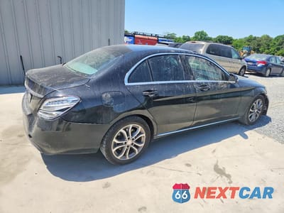 Trzecie zdjęcie samochodu z tyłu: 2016 MERCEDES-BENZ C 300 VIN:55SWF4JB4GU100421 - miniatura