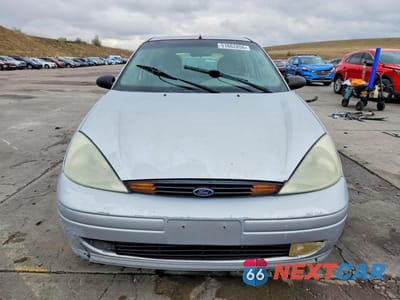 Piąte zdjęcie samochodu w środku: 2002 FORD FOCUS ZX5 VIN:3FAHP373X2R192018 - miniatura