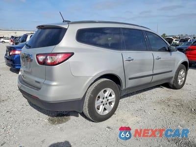 Trzecie zdjęcie samochodu z tyłu: 2017 CHEVROLET TRAVERSE LS VIN:1GNKRFED0HJ181062 - miniatura