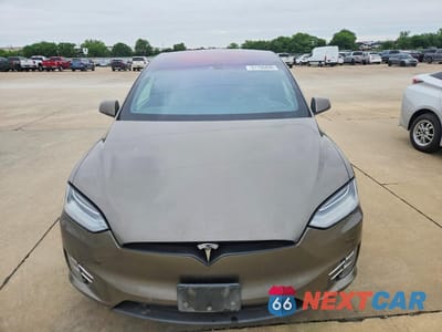 Piąte zdjęcie samochodu w środku: 2016 TESLA MODEL X VIN:5YJXCAE47GFS00618 - miniatura