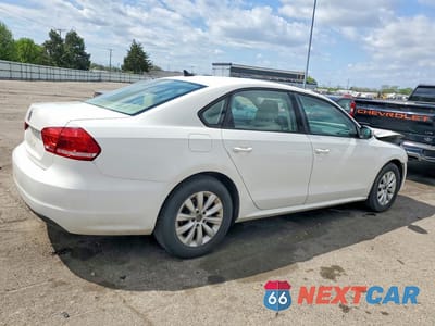 Trzecie zdjęcie samochodu z tyłu: 2013 VOLKSWAGEN PASSAT S VIN:1VWAP7A33DC135749 - miniatura