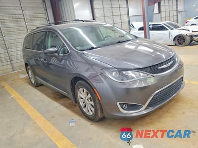 Czwarte zdjęcie samochodu z boku: 2017 CHRYSLER PACIFICA TOURING L VIN:2C4RC1BG6HR734299 - miniatura