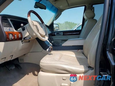 Zdjęcie 7 z 13 samochodu: 2003 LINCOLN NAVIGATOR VIN:5LMFU27R73LJ00851 - miniatura