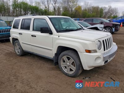 Czwarte zdjęcie samochodu z boku: 2008 JEEP PATRIOT LIMITED VIN:1J8FF48W18D679072 - miniatura