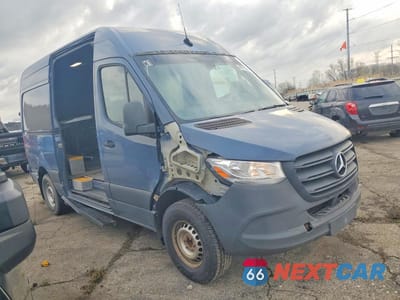 Czwarte zdjęcie samochodu z boku: 2019 MERCEDES BENZ SPRINTER 2500 DELIVERY VAN VIN:WD4PF0CD3KT003932 - miniatura