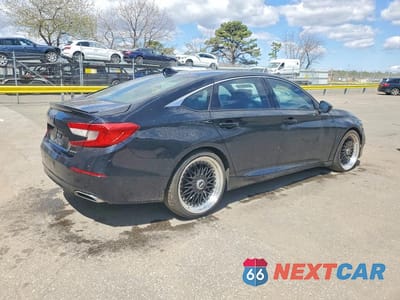 Trzecie zdjęcie samochodu z tyłu: 2018 HONDA ACCORD SPORT VIN:1HGCV1F39JA182476 - miniatura