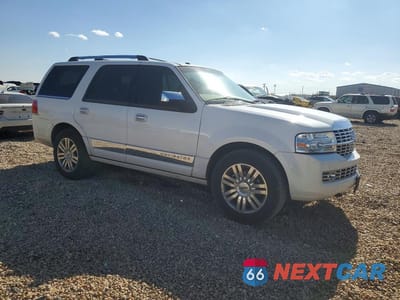 Czwarte zdjęcie samochodu z boku: 2014 LINCOLN NAVIGATOR VIN:5LMJJ2J55EEL02961 - miniatura