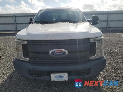 Piąte zdjęcie samochodu w środku: 2018 FORD F250 SUPER DUTY VIN:1FT7W2A65JEC09976 - miniatura