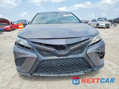 Piąte zdjęcie samochodu w środku: 2018 TOYOTA CAMRY XSE VIN:4T1B61HK5JU095311 - miniatura