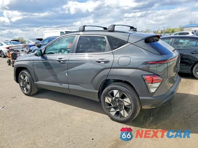 Drugie zdjęcie samochodu z przodu: 2025 HYUNDAI KONA SEL VIN:KM8HBCAB3SU228886 - miniatura