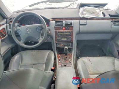 Zdjęcie 8 z 11 samochodu: 2001 MERCEDES-BENZ E 320 VIN:WDBJF65JX1B229507 - miniatura
