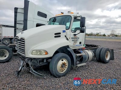 Drugie zdjęcie samochodu z przodu: 2011 MACK CXU612 SEMI TRUCK VIN:1M1AW01Y7BM002685 - miniatura
