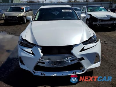 Piąte zdjęcie samochodu w środku: 2017 LEXUS IS 300 BASE VIN:JTHCM1D25H5021121 - miniatura