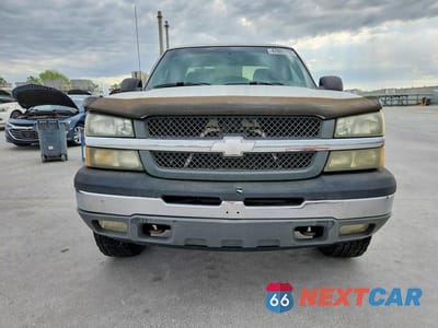 Piąte zdjęcie samochodu w środku: 2004 CHEVROLET SILVERADO K2500 VIN:1GCGK29U04Z179796 - miniatura