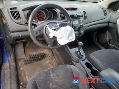 Zdjęcie 8 z 13 samochodu: 2010 KIA FORTE EX VIN:KNAFU6A21A5260118 - miniatura