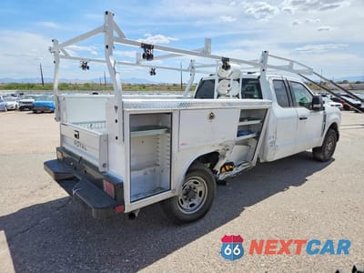 Trzecie zdjęcie samochodu z tyłu: 2024 FORD F250 SUPER DUTY UTILITY / SERVICE TRUCK VIN:1FT7X2AA7RED28240 - miniatura