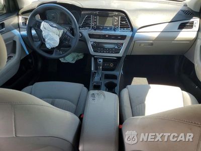 Zdjęcie 8 z 12 samochodu: 2016 HYUNDAI SONATA HYBRID SE VIN:KMHE24L1XGA023328 - miniatura
