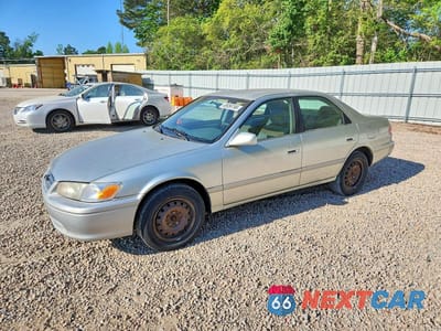 2000 TOYOTA CAMRY LE JT2BG22K8Y0474295 - główne zdjęcie licytacji z USA - miniatura
