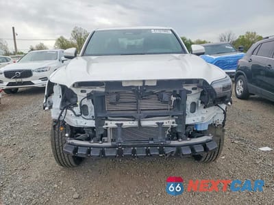 Piąte zdjęcie samochodu w środku: 2025 TOYOTA TACOMA DOUBLE CAB VIN:3TMLB5JN8SM093400 - miniatura