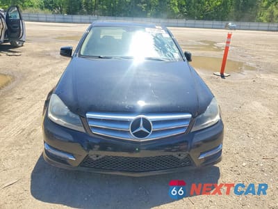 Piąte zdjęcie samochodu w środku: 2013 MERCEDES-BENZ C 250 VIN:WDDGF4HB4DR254005 - miniatura