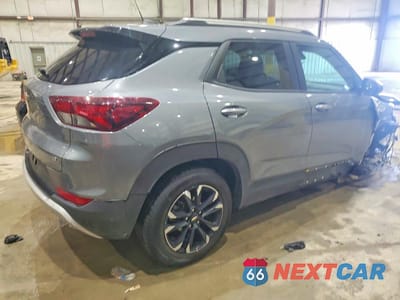 Trzecie zdjęcie samochodu z tyłu: 2022 CHEVROLET TRAILBLAZER LT VIN:KL79MPS22NB011870 - miniatura