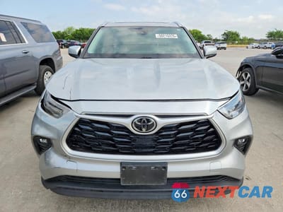 Piąte zdjęcie samochodu w środku: 2021 TOYOTA HIGHLANDER XLE VIN:5TDGZRAH9MS076011 - miniatura