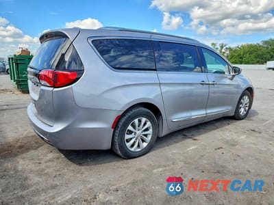 Trzecie zdjęcie samochodu z tyłu: 2018 CHRYSLER PACIFICA TOURING L VIN:2C4RC1BGXJR112200 - miniatura
