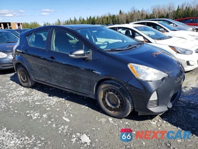 Czwarte zdjęcie samochodu z boku: 2012 TOYOTA PRIUS C ONE VIN:JTDKDTB38C1004186 - miniatura