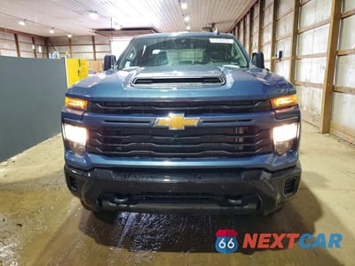 Piąte zdjęcie samochodu w środku: 2026 CHEVROLET SILVERADO K2500 CUSTOM VIN:2GC4KME7XT1131860 - miniatura
