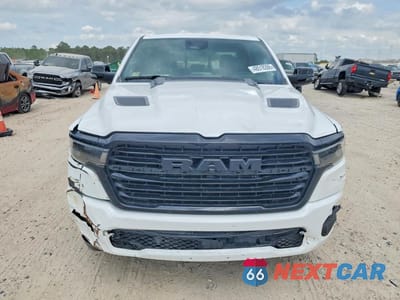 Piąte zdjęcie samochodu w środku: 2025 RAM 1500 LARAMIE VIN:1C6SRFJP0SN658279 - miniatura