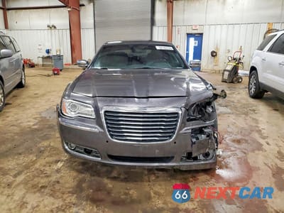 Piąte zdjęcie samochodu w środku: 2013 CHRYSLER 300C VIN:2C3CCAKG0DH567853 - miniatura