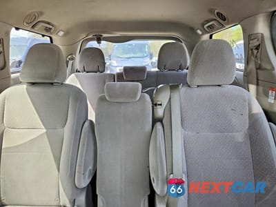 Zdjęcie 10 z 13 samochodu: 2017 TOYOTA SIENNA LE VIN:5TDKZ3DCXHS816680 - miniatura