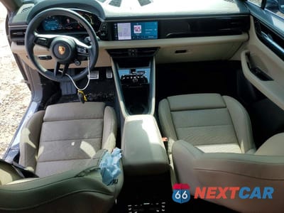 Zdjęcie 8 z 13 samochodu: 2025 PORSCHE MACAN 4S VIN:WP1AB2XA3SL151436 - miniatura