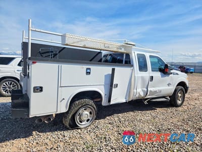 Czwarte zdjęcie samochodu z boku: 2015 FORD F350 SUPER DUTY UTILITY / SERVICE TRUCK VIN:1FT8X3BTXFED09610 - miniatura