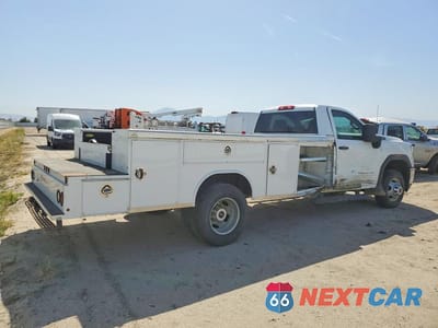 Trzecie zdjęcie samochodu z tyłu: 2020 GMC SIERRA 3500 UTILITY / SERVICE TRUCK VIN:1GD38PE75LF274537 - miniatura