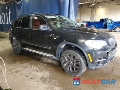 Czwarte zdjęcie samochodu z boku: 2012 BMW X5 XDRIVE35I VIN:5UXZV4C55CL756772 - miniatura
