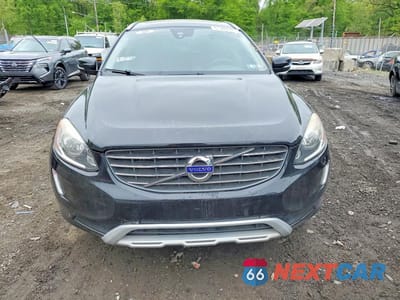 Piąte zdjęcie samochodu w środku: 2017 VOLVO XC60 T5 DYNAMIC VIN:YV440MDRXH2035739 - miniatura