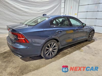 Trzecie zdjęcie samochodu z tyłu: 2021 VOLVO S60 T5 MOMENTUM VIN:7JR102TZ0MG118297 - miniatura