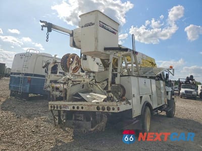 Czwarte zdjęcie samochodu z boku: 2017 INTERNATIONAL 7300 BUCKET TRUCK VIN:3HAWBMMN3HL474939 - miniatura