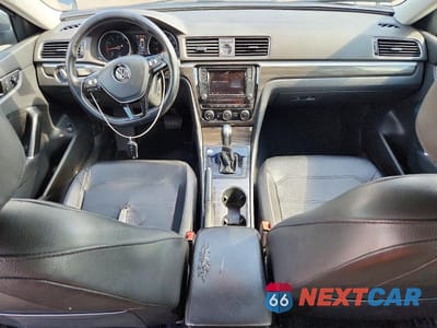 Zdjęcie 8 z 12 samochodu: 2017 VOLKSWAGEN PASSAT SE VIN:1VWBT7A38HC005195 - miniatura