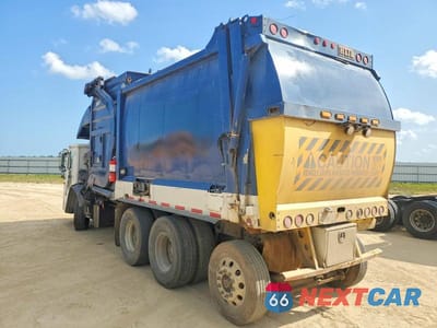 Trzecie zdjęcie samochodu z tyłu: 2016 MACK LEU613 REFUSE TRUCK VIN:1M2AU04C8GM010674 - miniatura