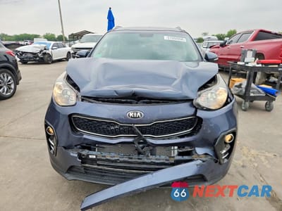 Piąte zdjęcie samochodu w środku: 2017 KIA SPORTAGE EX VIN:KNDPN3AC4H7176269 - miniatura