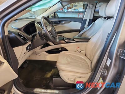 Zdjęcie 7 z 13 samochodu: 2019 LINCOLN NAUTILUS RESERVE VIN:2LMPJ8L97KBL13763 - miniatura