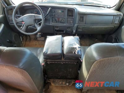 Zdjęcie 8 z 12 samochodu: 2005 CHEVROLET SILVERADO K2500 HEAVY DUTY VIN:1GCHK29U45E300424 - miniatura