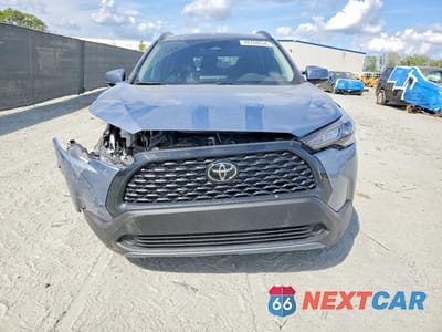 Piąte zdjęcie samochodu w środku: 2024 TOYOTA COROLLA CROSS LE VIN:7MUCAABG7RV094064 - miniatura