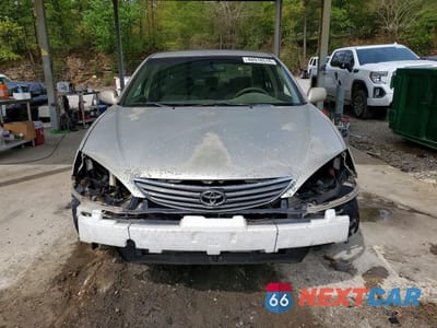 Piąte zdjęcie samochodu w środku: 2005 TOYOTA CAMRY LE VIN:4T1BE32K45U552042 - miniatura