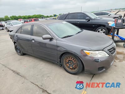 Czwarte zdjęcie samochodu z boku: 2010 TOYOTA CAMRY LE VIN:4T4BF3EKXAR064674 - miniatura