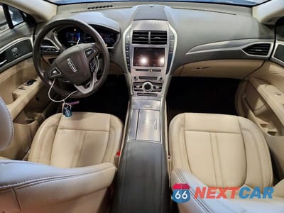Zdjęcie 8 z 13 samochodu: 2019 LINCOLN MKZ VIN:3LN6L5KU4KR627183 - miniatura