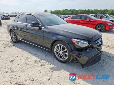 Czwarte zdjęcie samochodu z boku: 2018 MERCEDES-BENZ C 300 VIN:55SWF4JB1JU275720 - miniatura